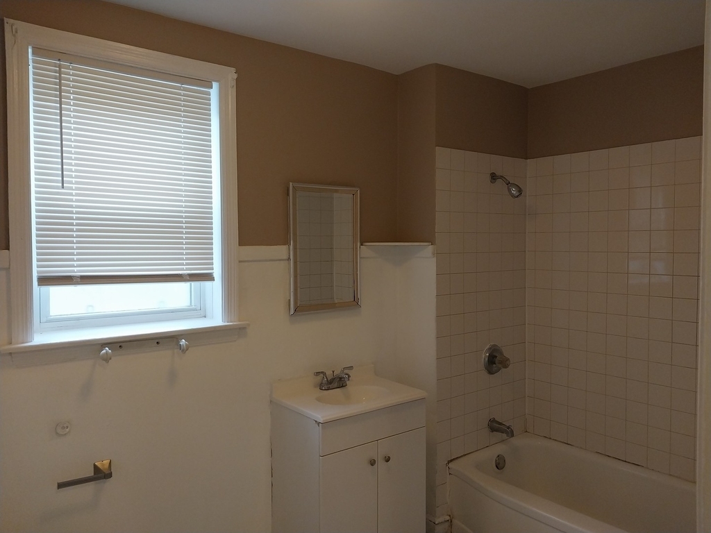 7151 S Greenwood Avenue - Photo 2