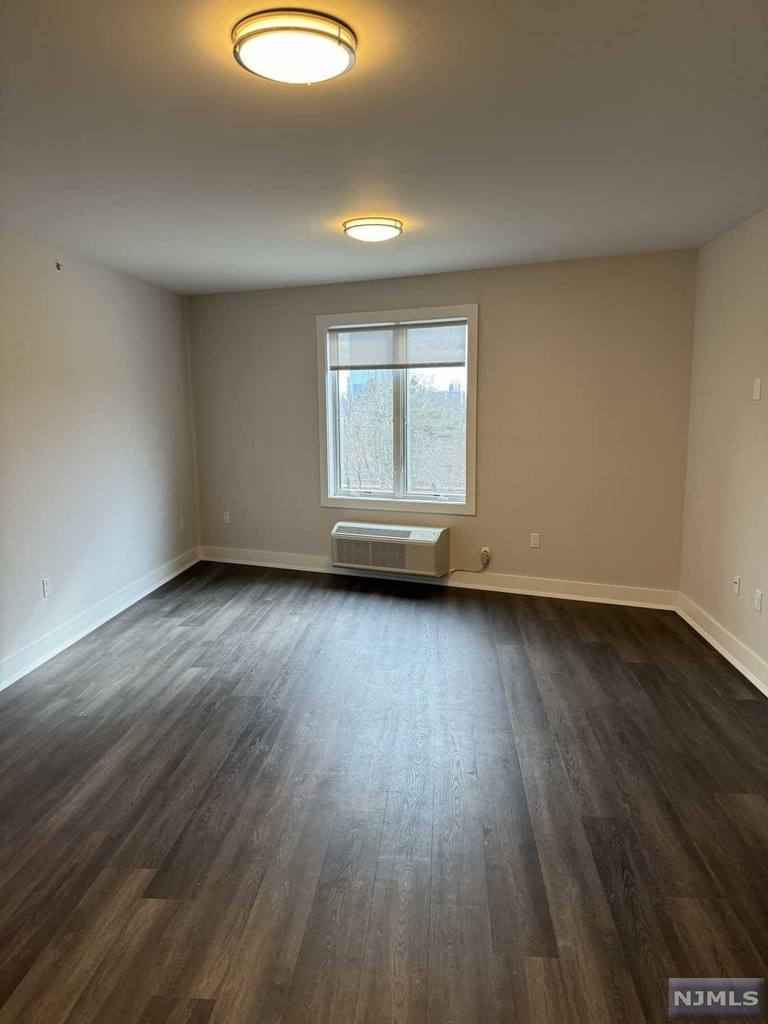 2301 Lemoine Avenue - Photo 3