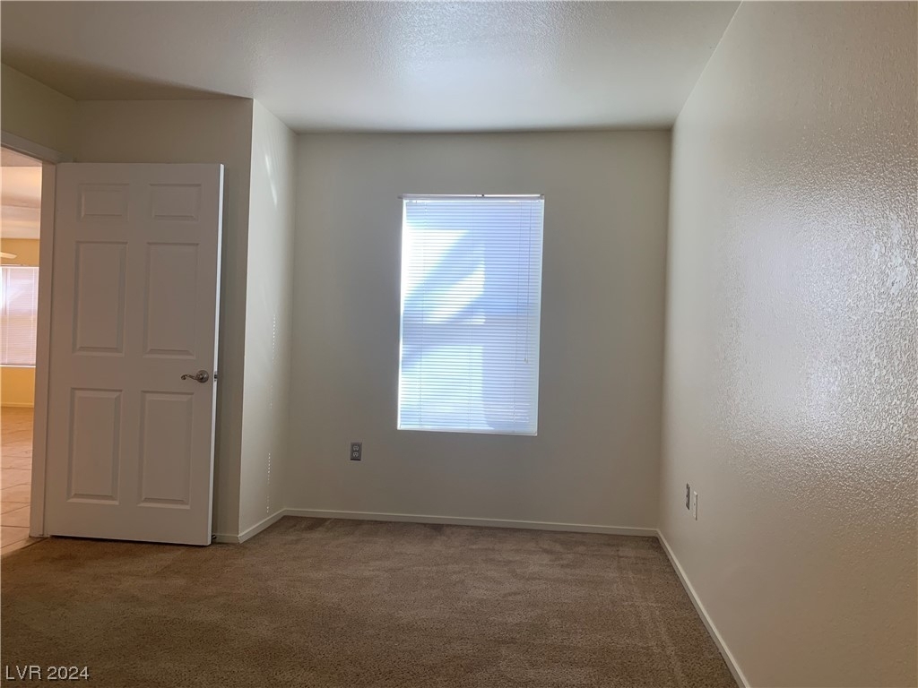 555 E Silverado Ranch Boulevard - Photo 26