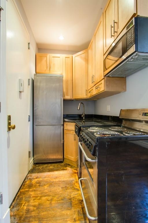 Copy of 330 East 35th Street, Unit 62 - Photo 4