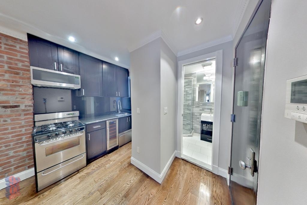 436 West 52nd Street, Unit 10d - Photo 0