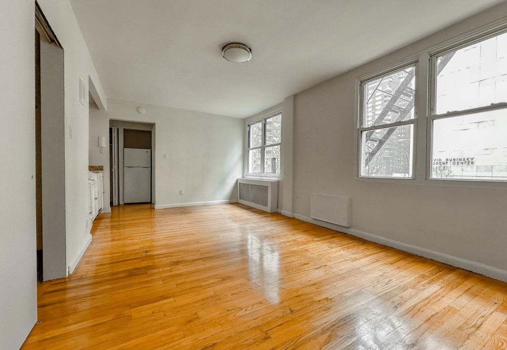 260 West 27th Street - Photo 2