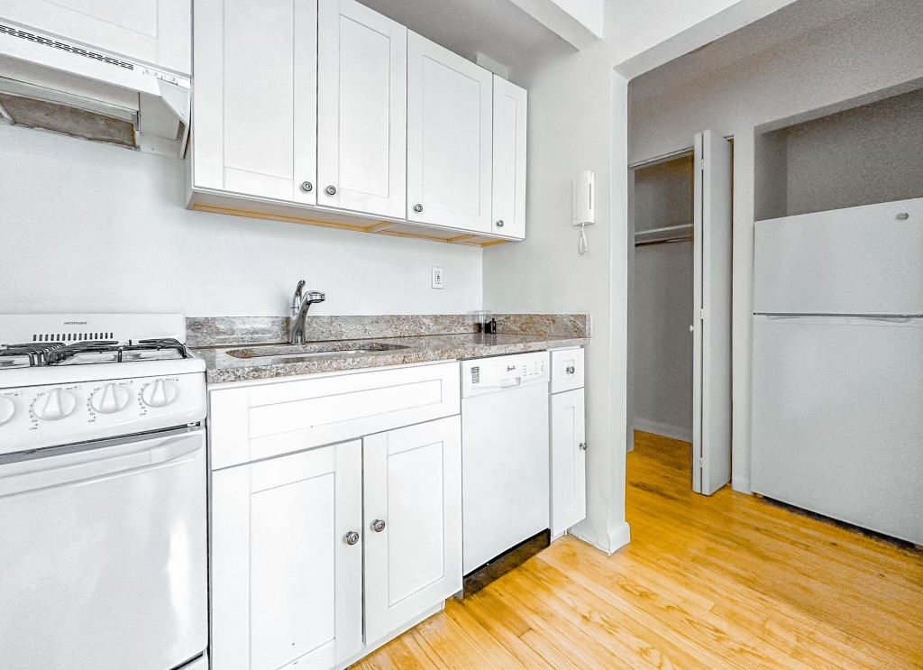 260 West 27th Street - Photo 4