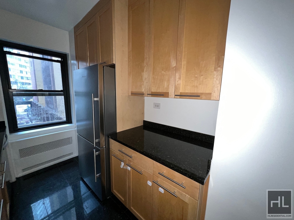 East 55 Street - Photo 6