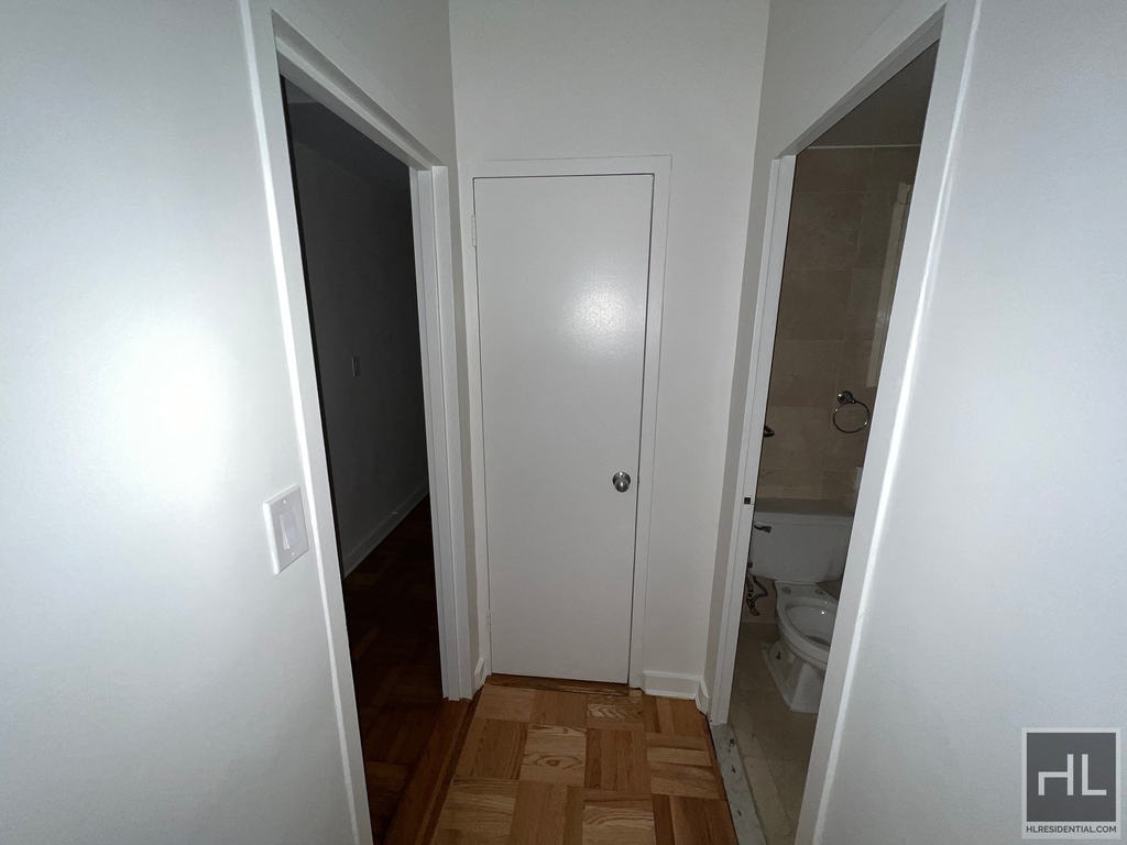 East 55 Street - Photo 7