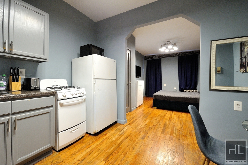 East 91 Street - Photo 6