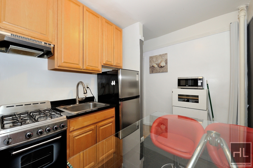 East 61 Street - Photo 13