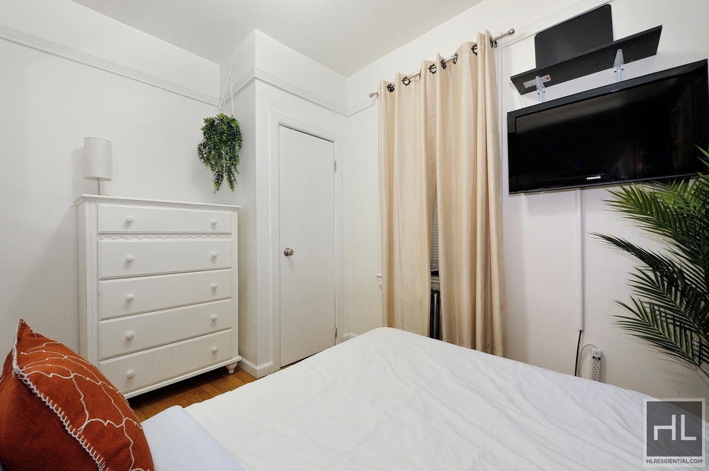 East 61 Street - Photo 11