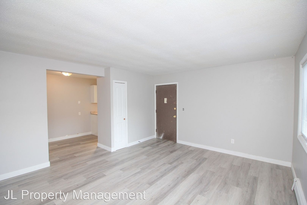 304 S Lowell Ave - Photo 1