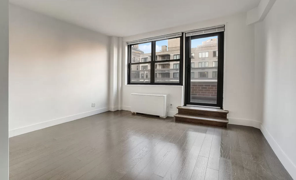 East 34th Street - Photo 3
