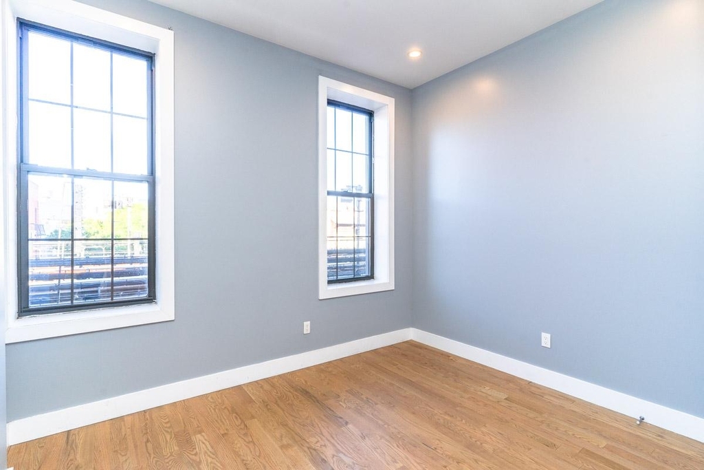 992 Broadway - Photo 5