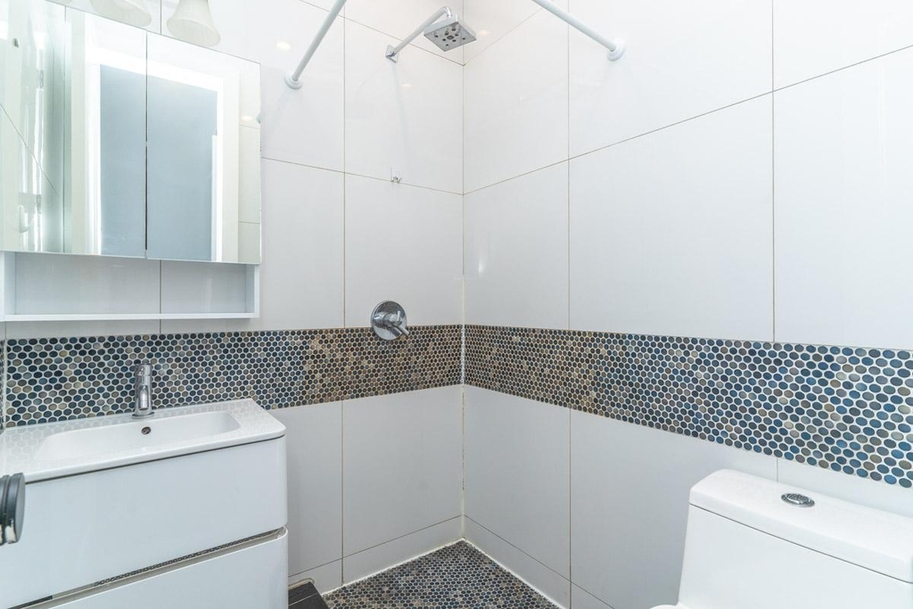 992 Broadway - Photo 10