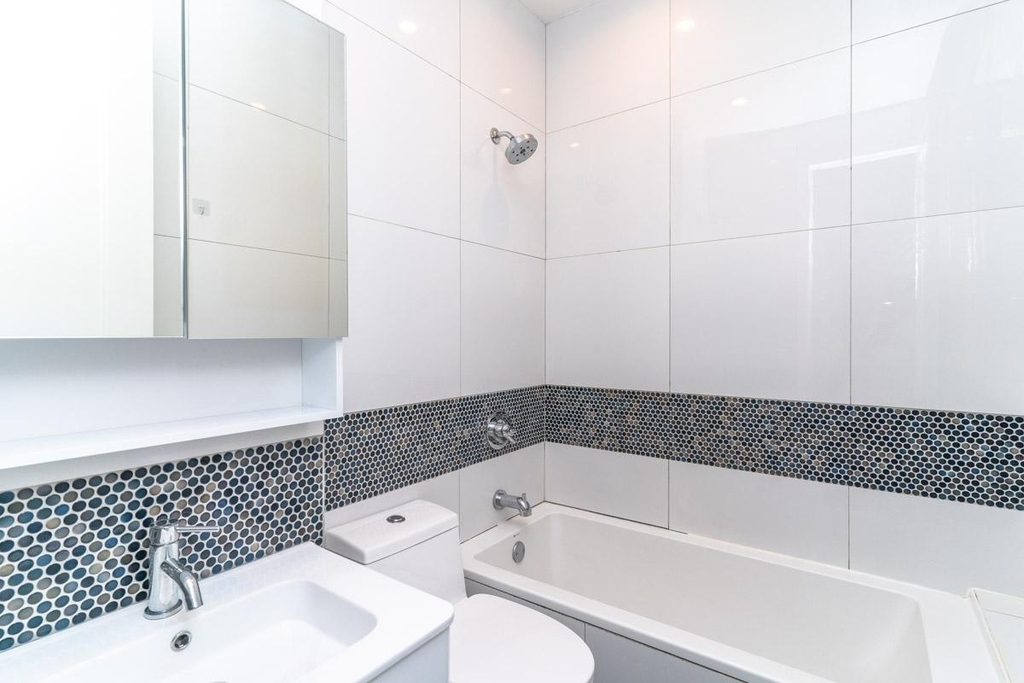 992 Broadway - Photo 1