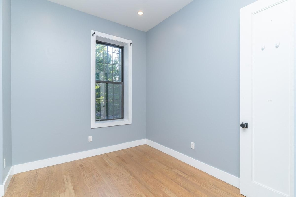 992 Broadway - Photo 12