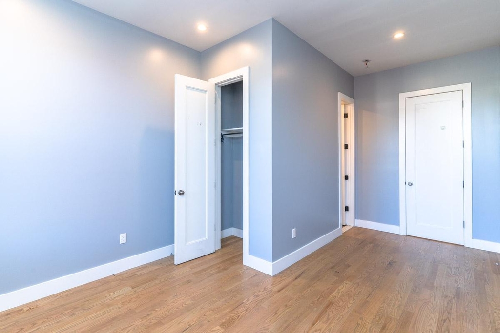 992 Broadway - Photo 3