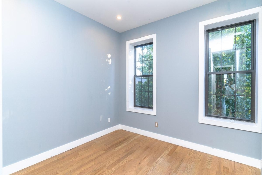 992 Broadway - Photo 9