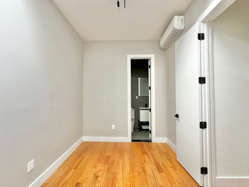 18-20 Dekalb Avenue - Photo 4