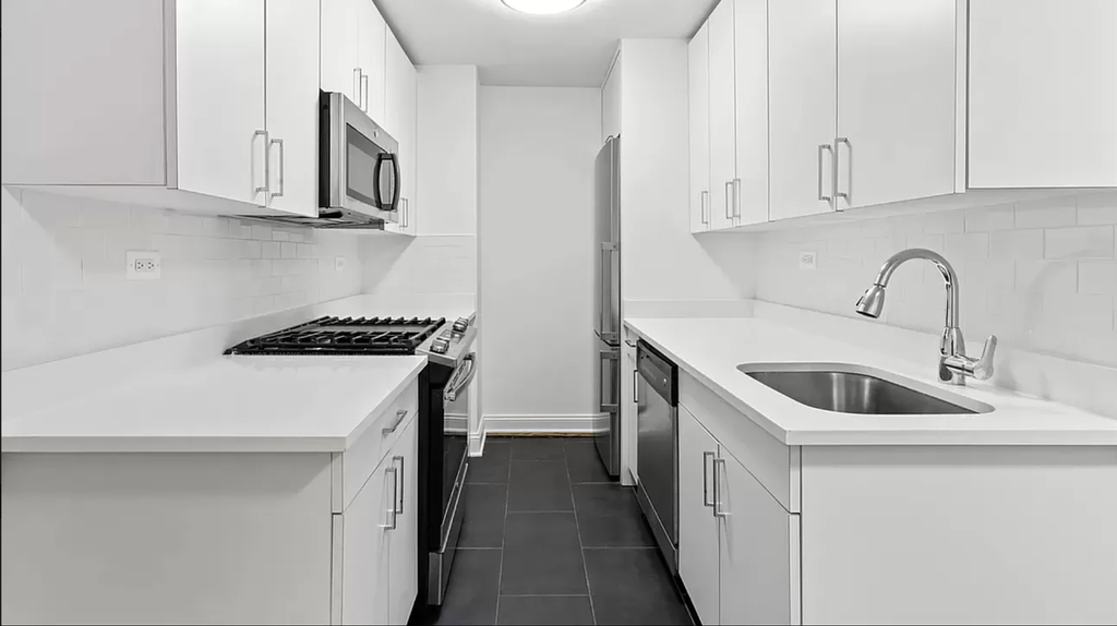 401 East 88th Street - Photo 3