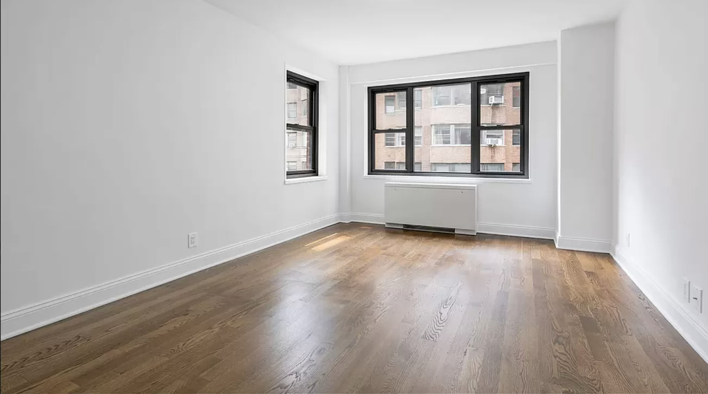 401 East 88th Street - Photo 2