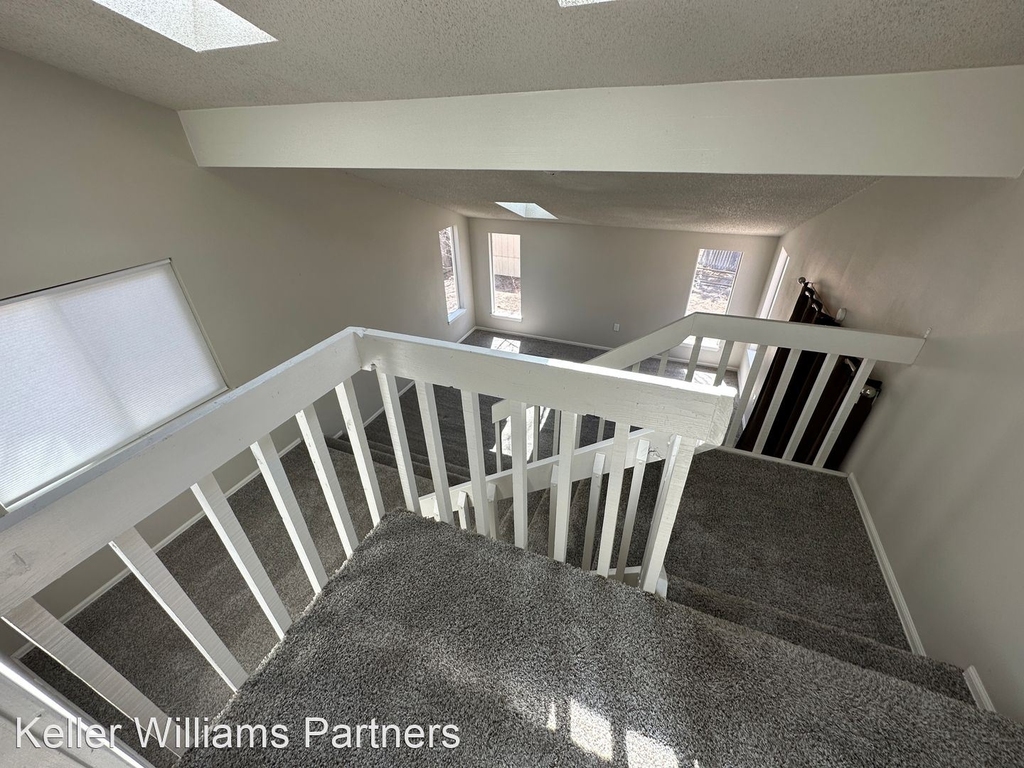 1048 Wezel Dr - Photo 6