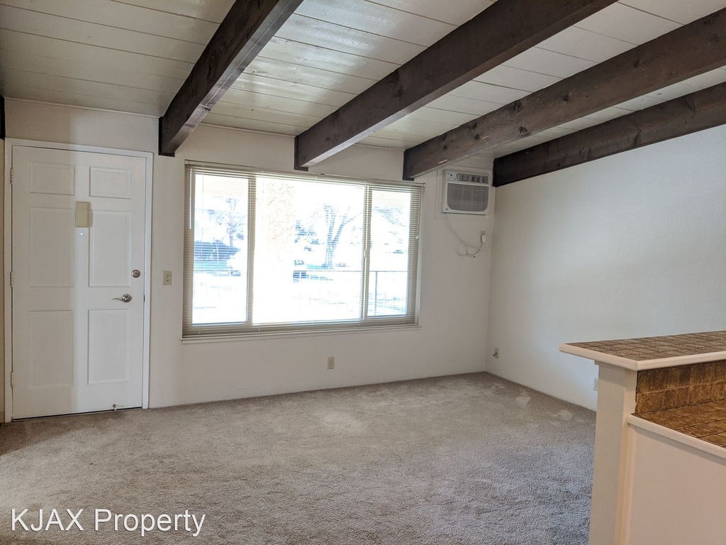 476 E Lassen Ave - Photo 4