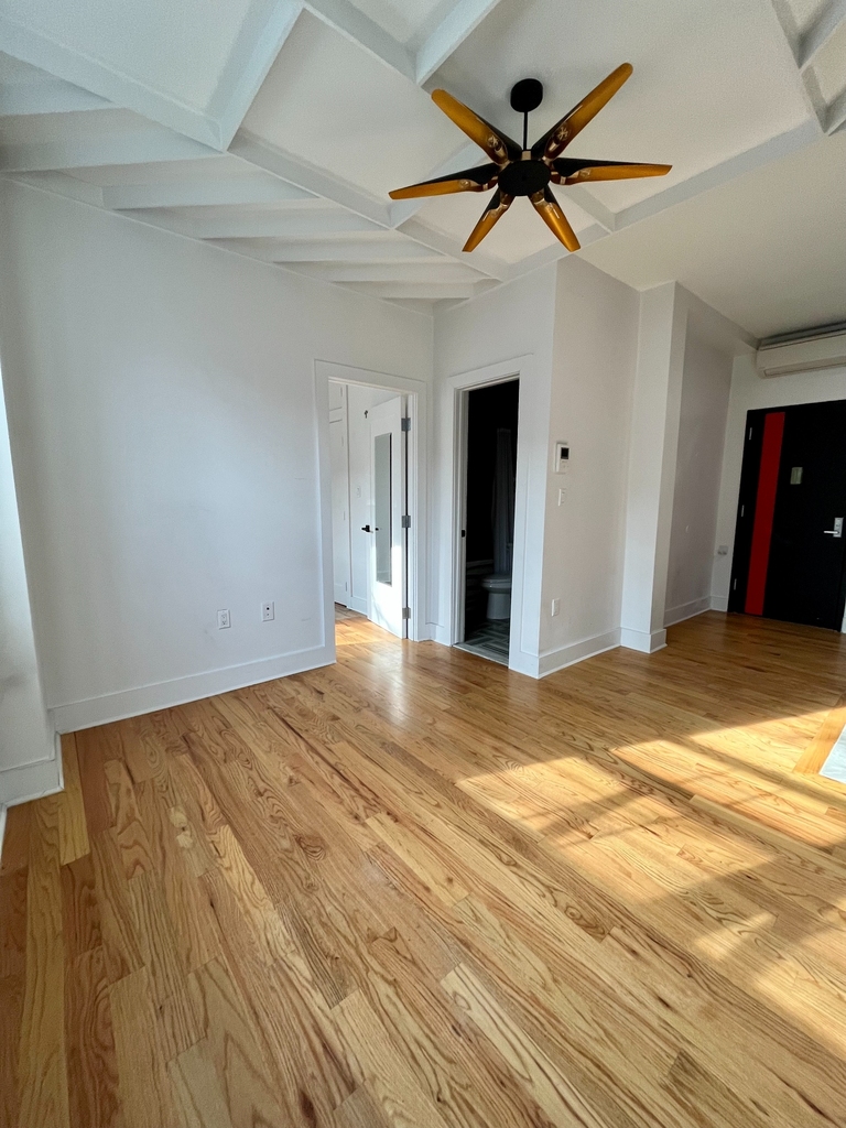 Dekalb Avenue - Photo 3