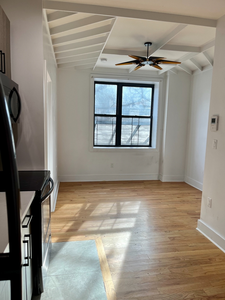 Dekalb Avenue - Photo 1