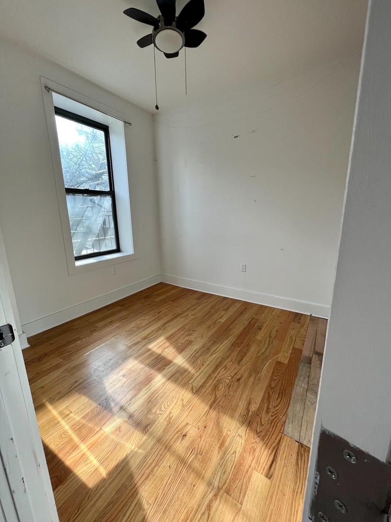 Dekalb Avenue - Photo 4