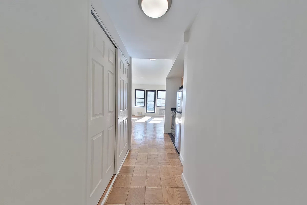 236 East 36th Street - Photo 2