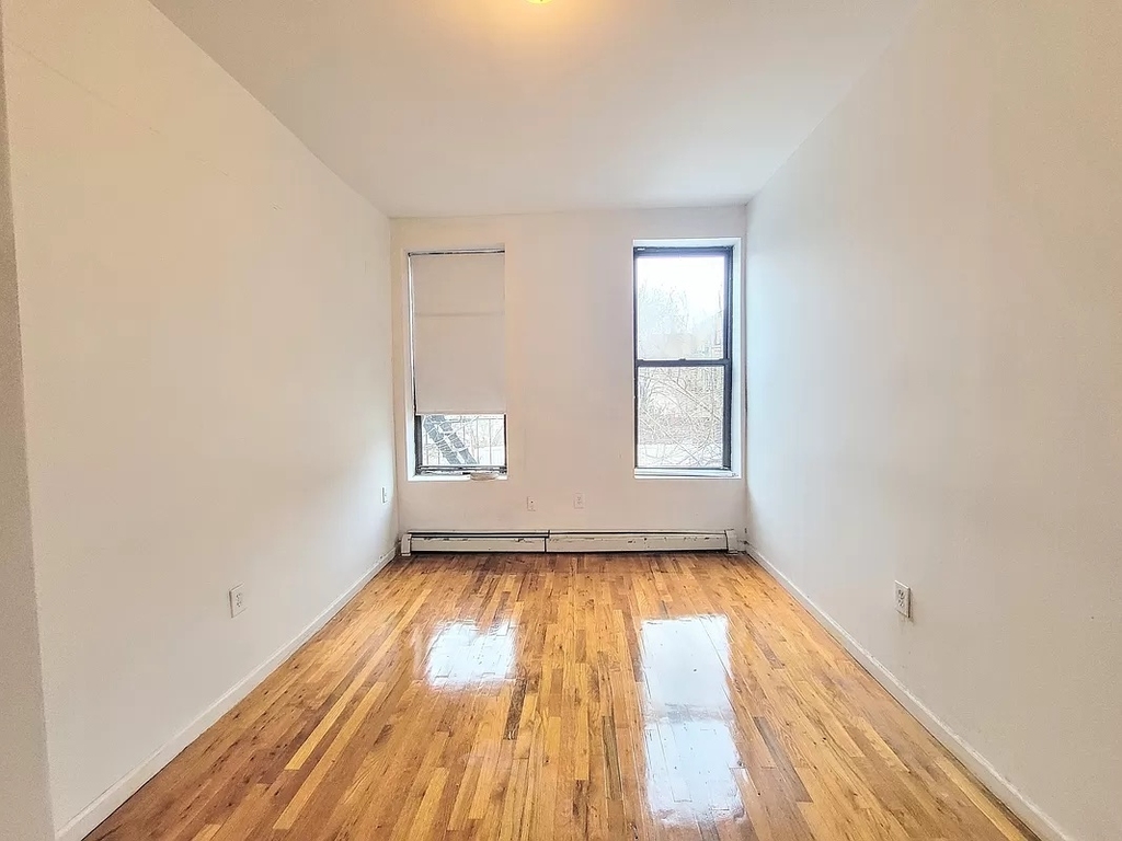 245 Throop Avenue - Photo 1