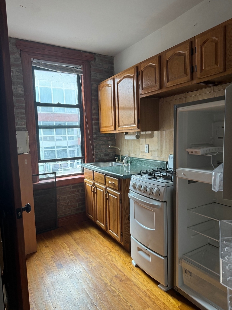 424 East 13th Street - Photo 4
