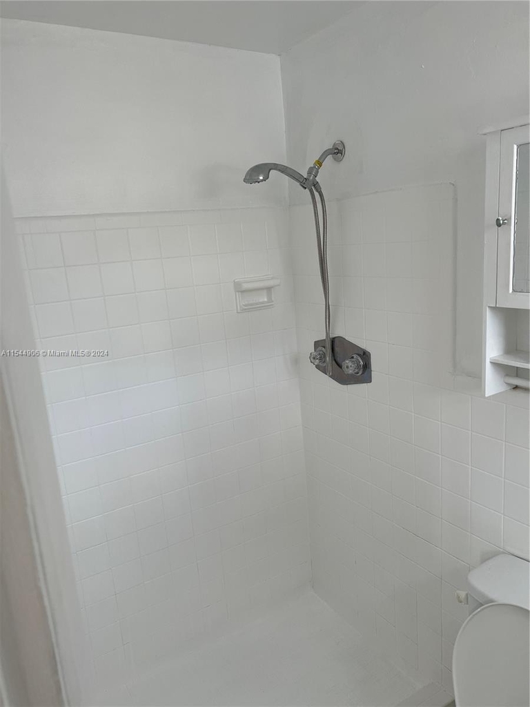 1040 94th St - Photo 4