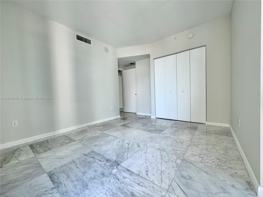 1010 Sw 2nd Ave - Photo 17