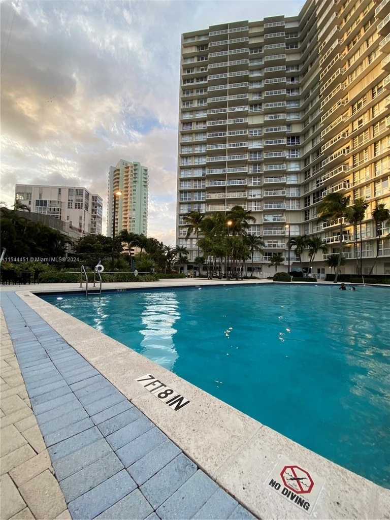 2451 Brickell Ave - Photo 18