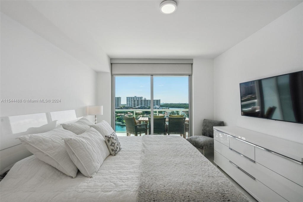 400 S Sunny Isles Blvd - Photo 17