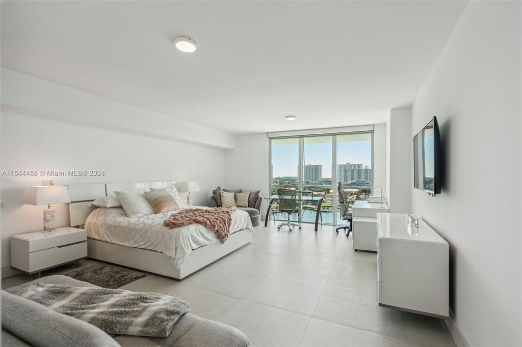 400 S Sunny Isles Blvd - Photo 25