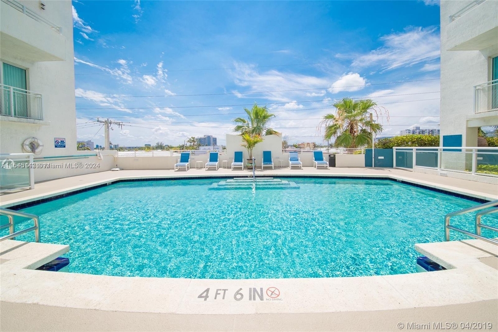 7600 Collins Ave - Photo 11