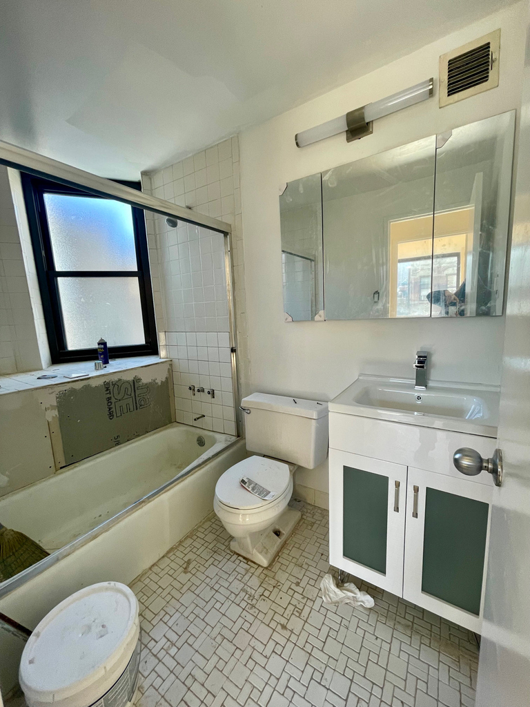 356 West 52nd Street - Photo 16