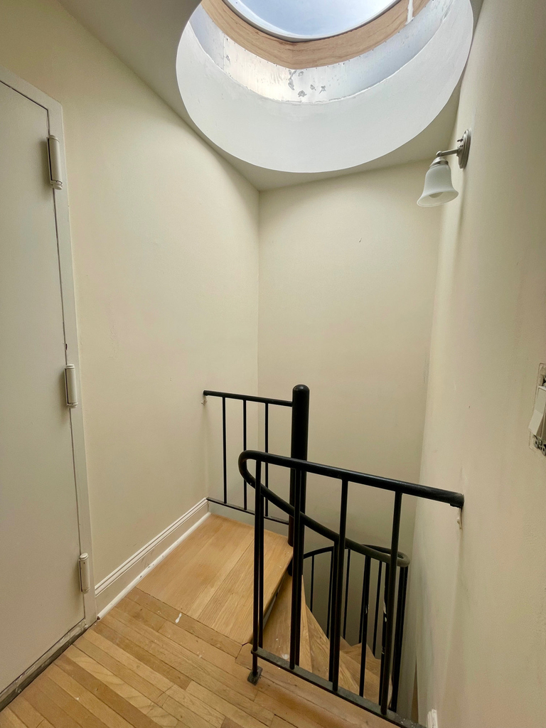 356 West 52nd Street - Photo 13