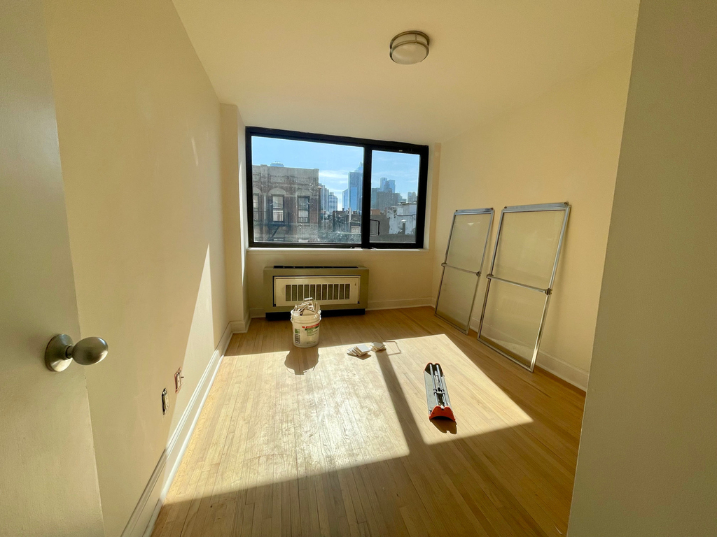 356 West 52nd Street - Photo 15