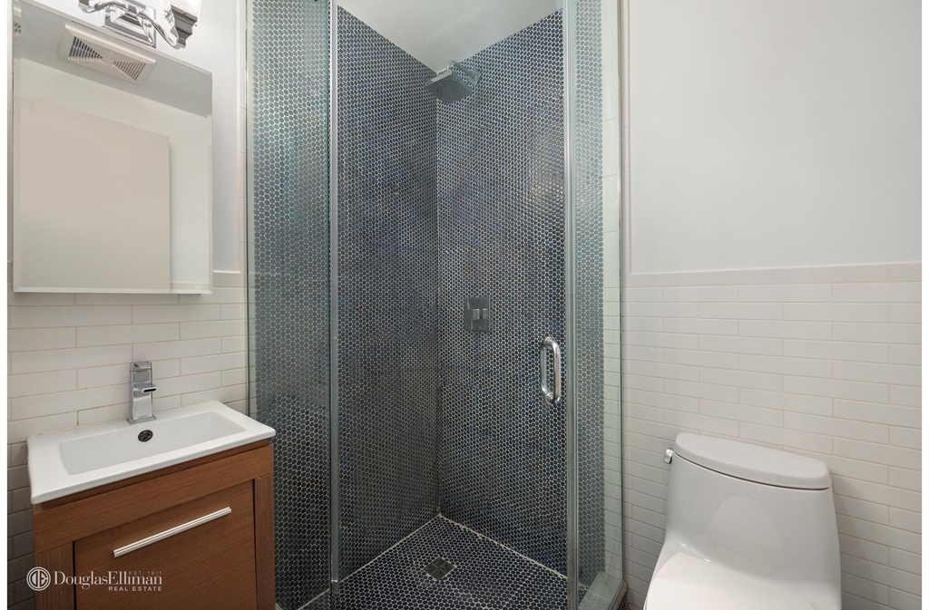 459 W 43rd St - Photo 2