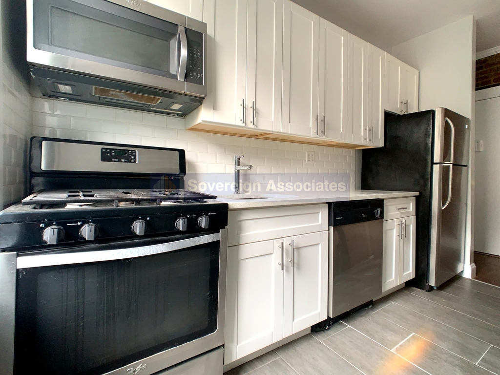 546 Isham Street - Photo 2