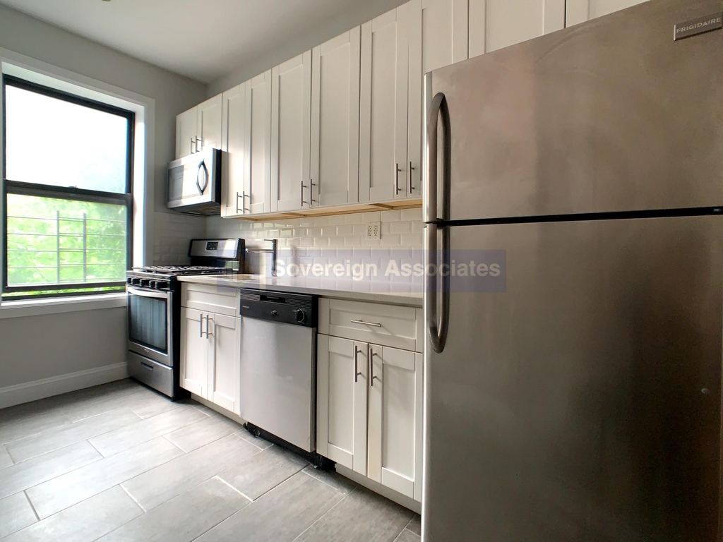 546 Isham Street - Photo 3