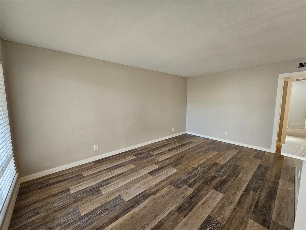 5001 Bowser Avenue - Photo 4