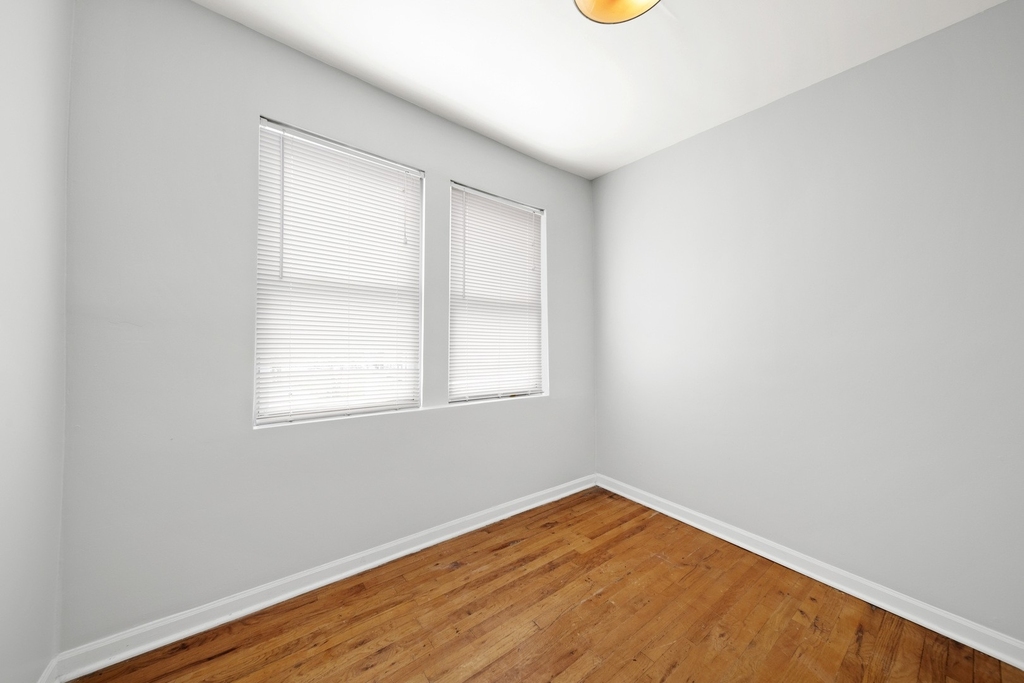 1052 N Springfield Avenue - Photo 8