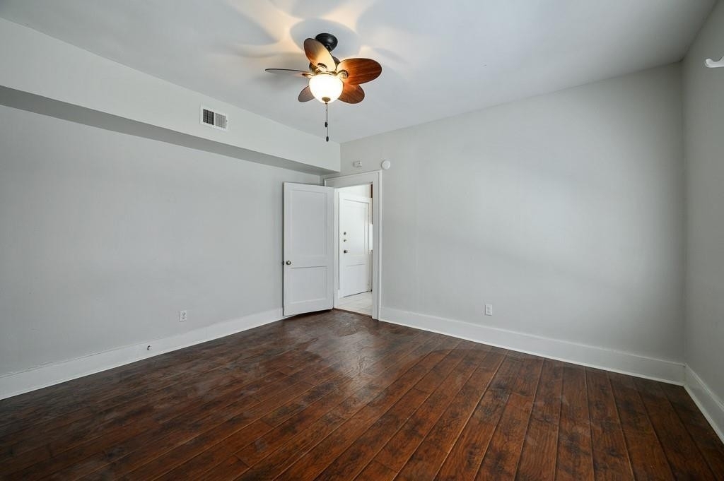 4509 Swiss Avenue - Photo 9