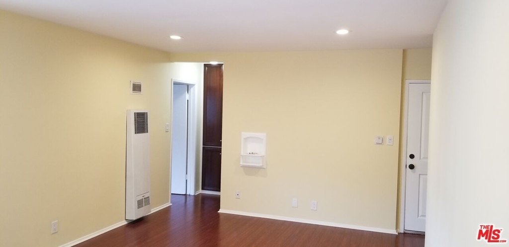 5950 Carlton Way - Photo 3