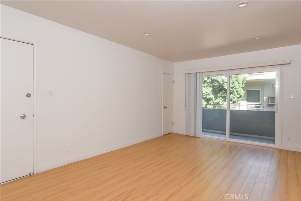 11921 Goshen Avenue - Photo 11