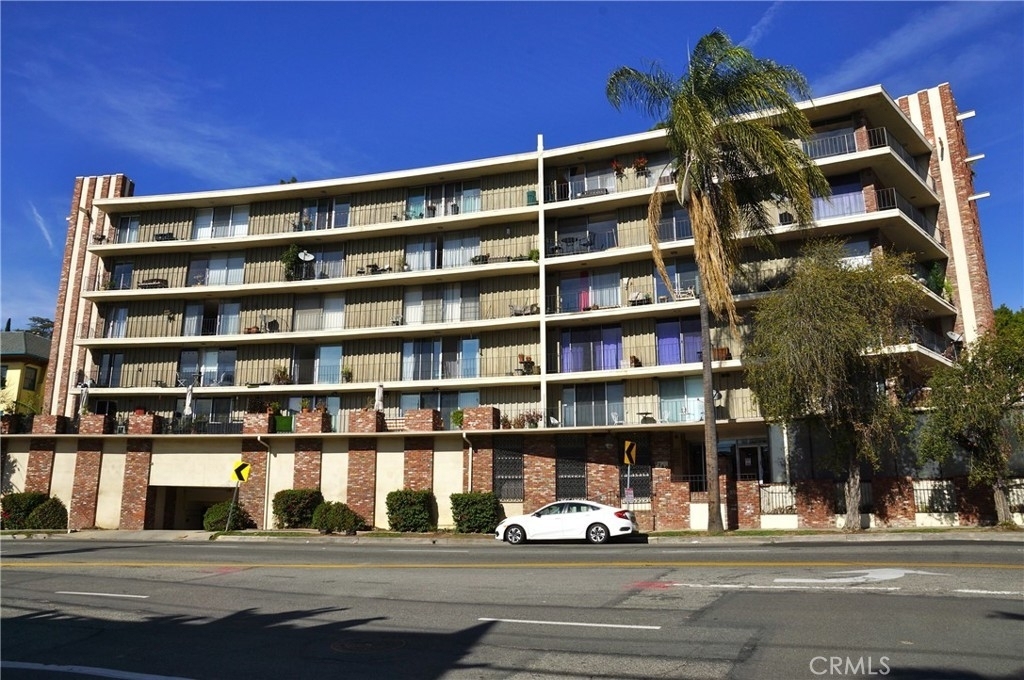 2260 N Cahuenga Boulevard - Photo 2