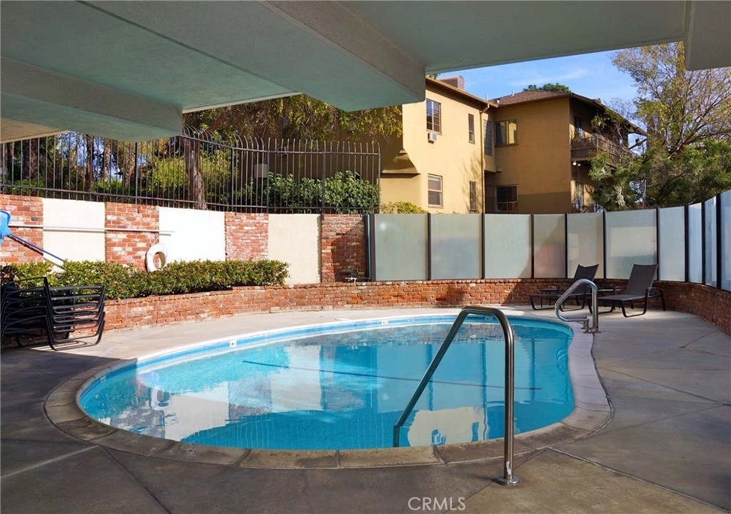 2260 N Cahuenga Boulevard - Photo 32